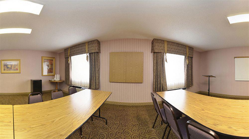 Quality Inn & Suites Woodstock Near Lake Geneva מראה חיצוני תמונה