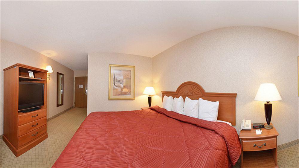 Quality Inn & Suites Woodstock Near Lake Geneva מראה חיצוני תמונה