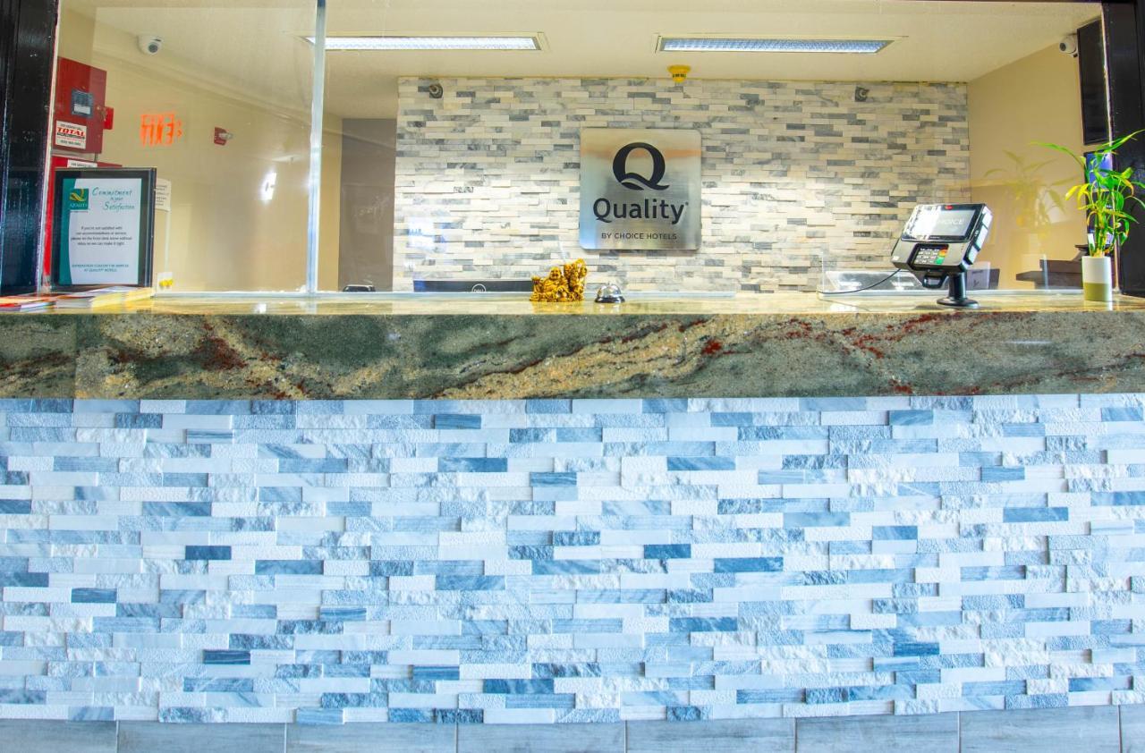 Quality Inn & Suites Woodstock Near Lake Geneva מראה חיצוני תמונה