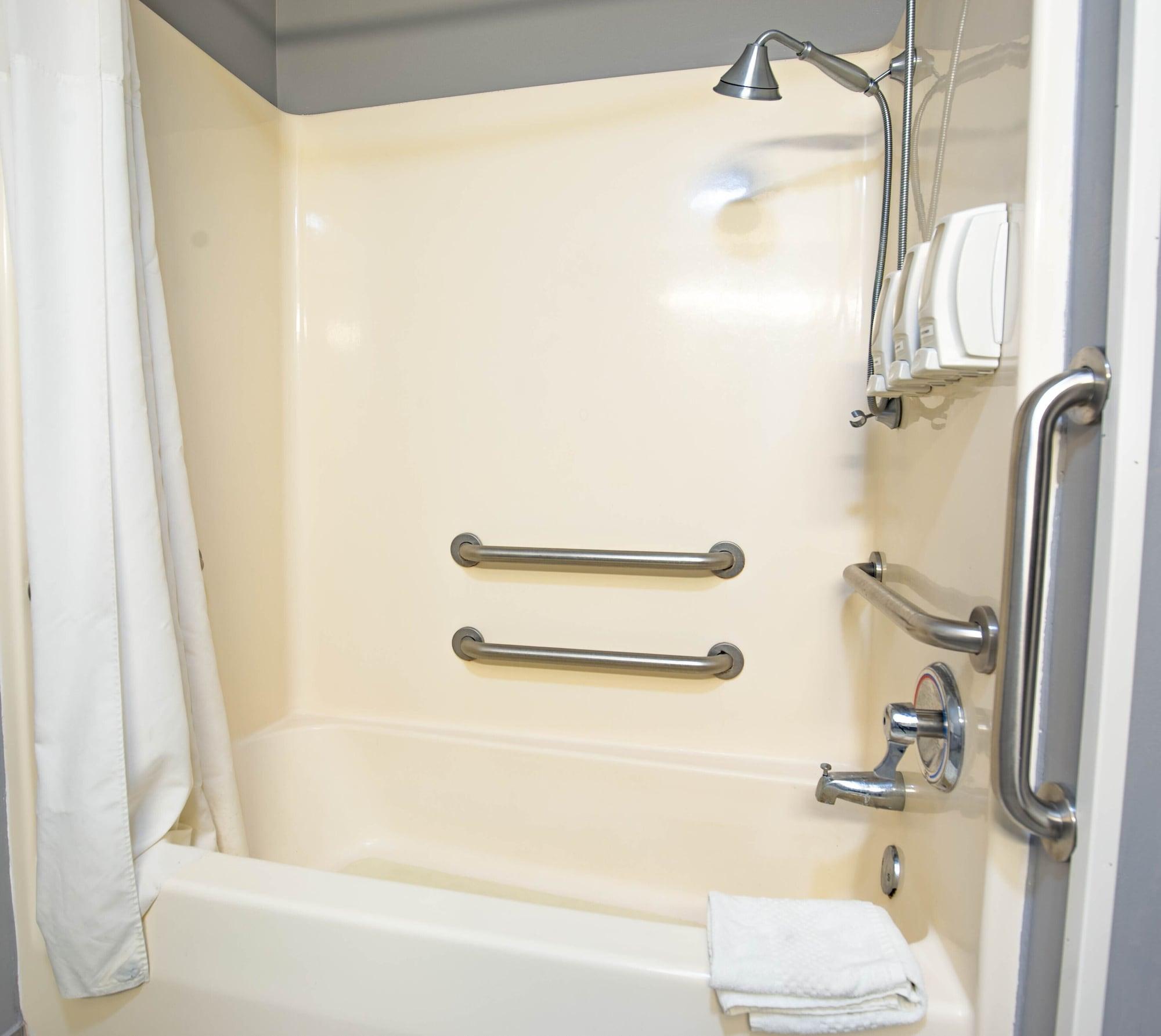 Quality Inn & Suites Woodstock Near Lake Geneva מראה חיצוני תמונה