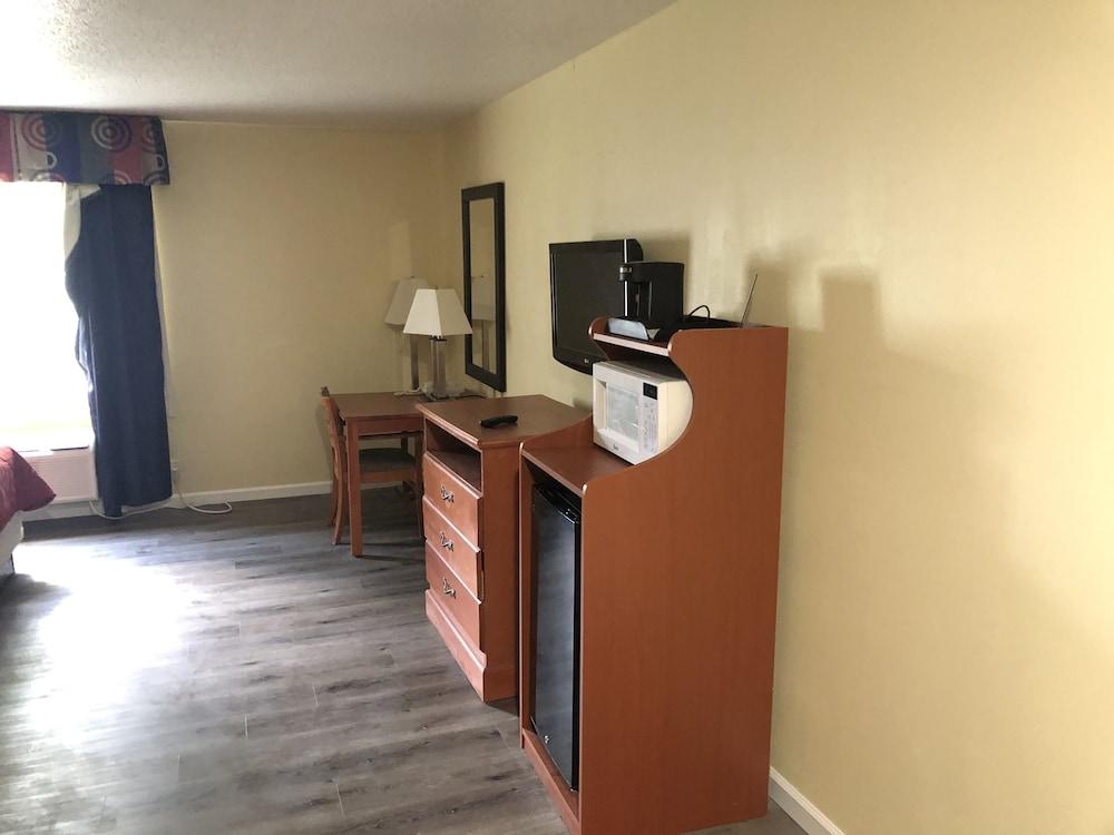 Quality Inn & Suites Woodstock Near Lake Geneva מראה חיצוני תמונה