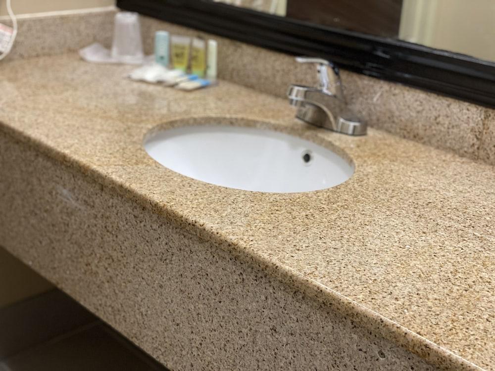 Quality Inn & Suites Woodstock Near Lake Geneva מראה חיצוני תמונה