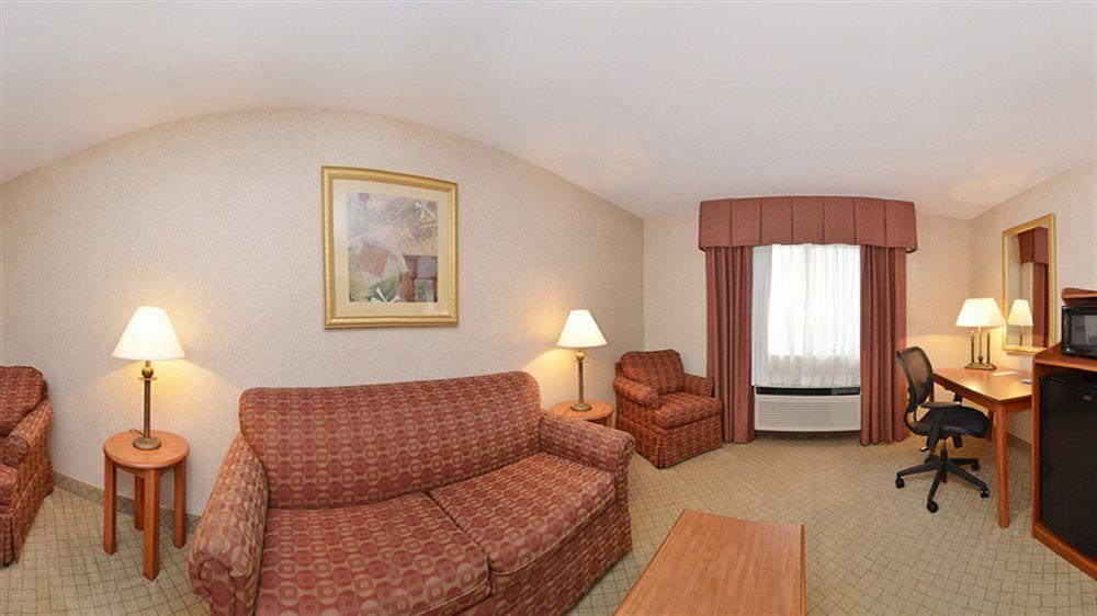 Quality Inn & Suites Woodstock Near Lake Geneva מראה חיצוני תמונה