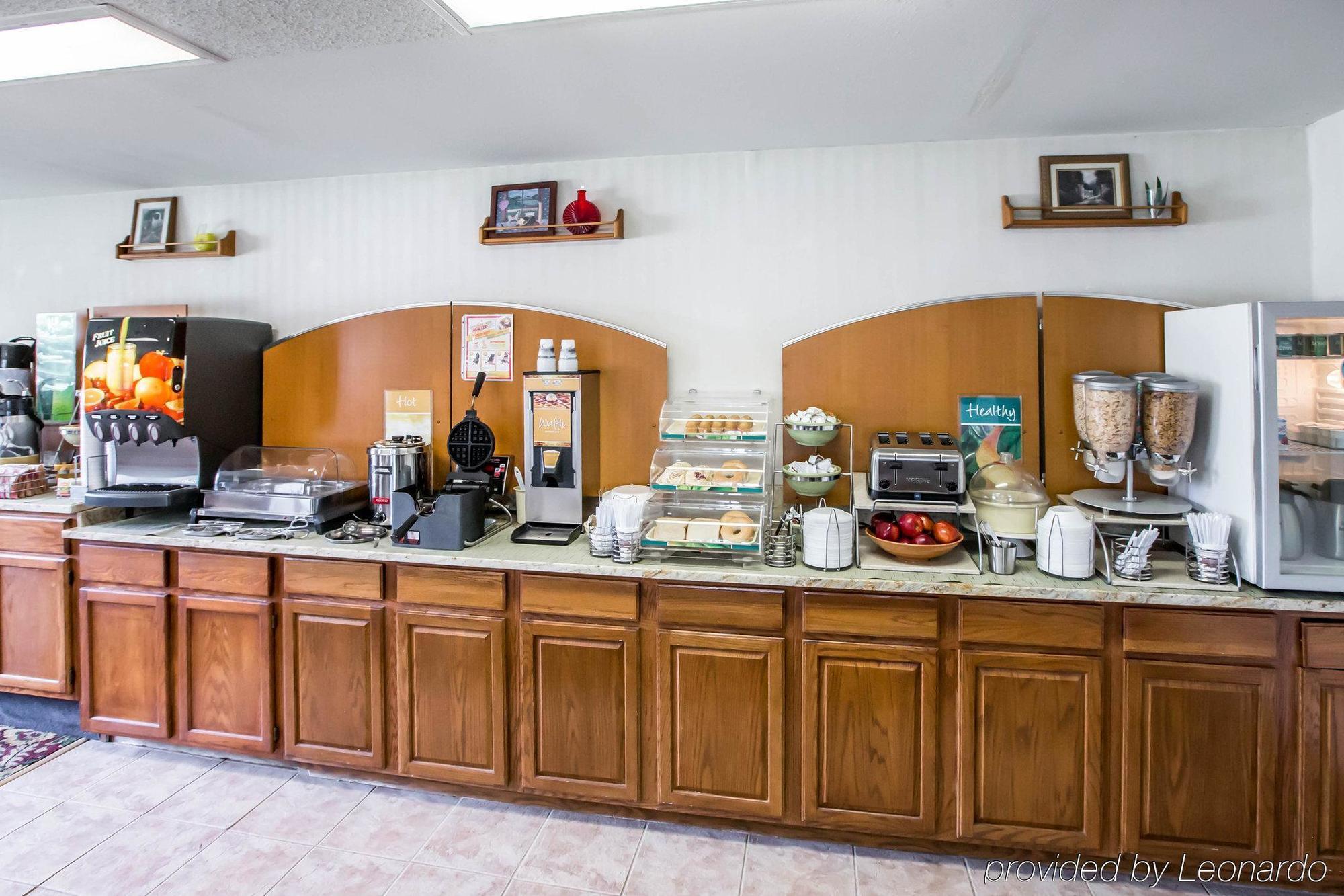 Quality Inn & Suites Woodstock Near Lake Geneva מראה חיצוני תמונה
