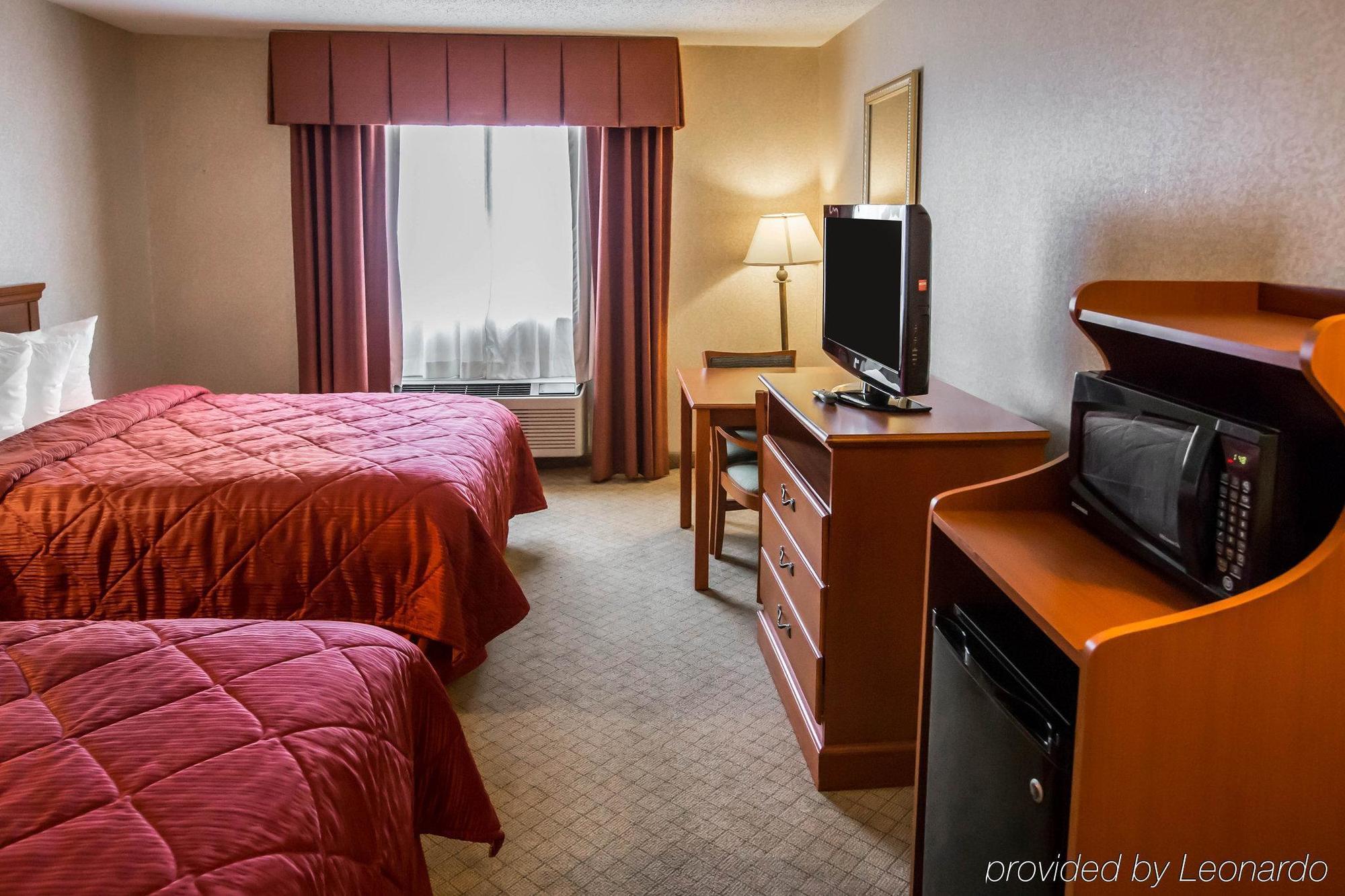 Quality Inn & Suites Woodstock Near Lake Geneva מראה חיצוני תמונה