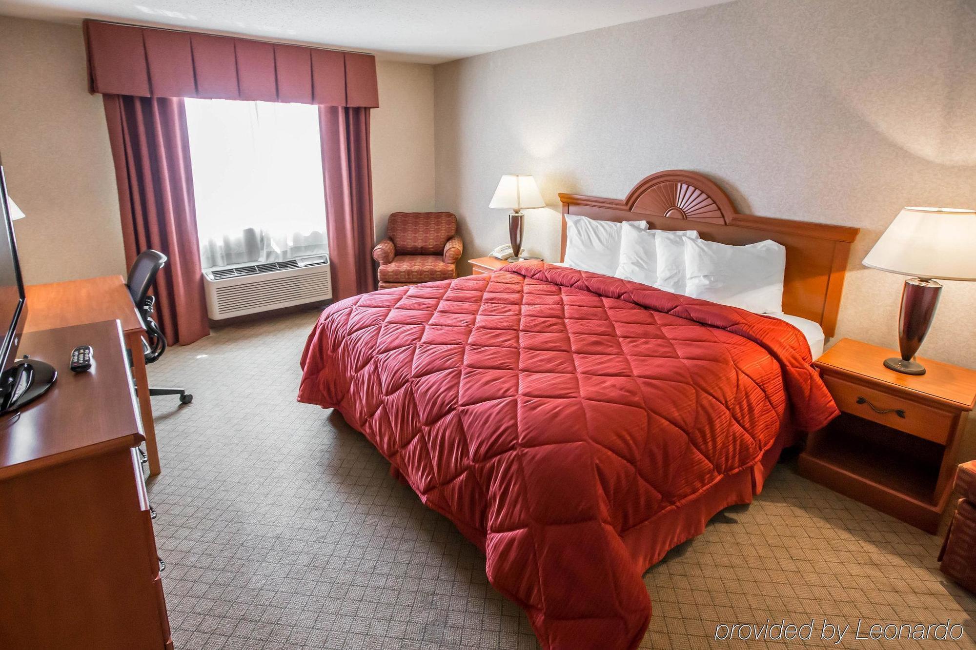 Quality Inn & Suites Woodstock Near Lake Geneva מראה חיצוני תמונה