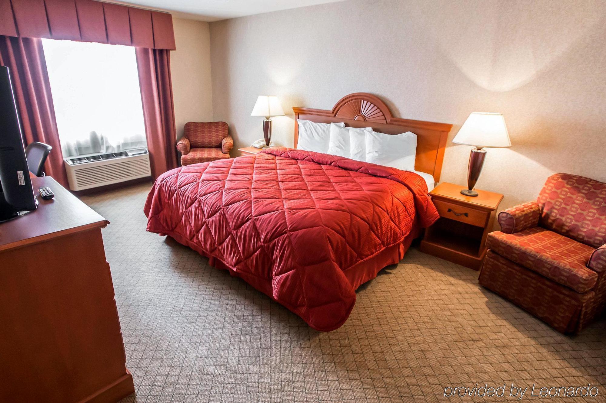 Quality Inn & Suites Woodstock Near Lake Geneva מראה חיצוני תמונה