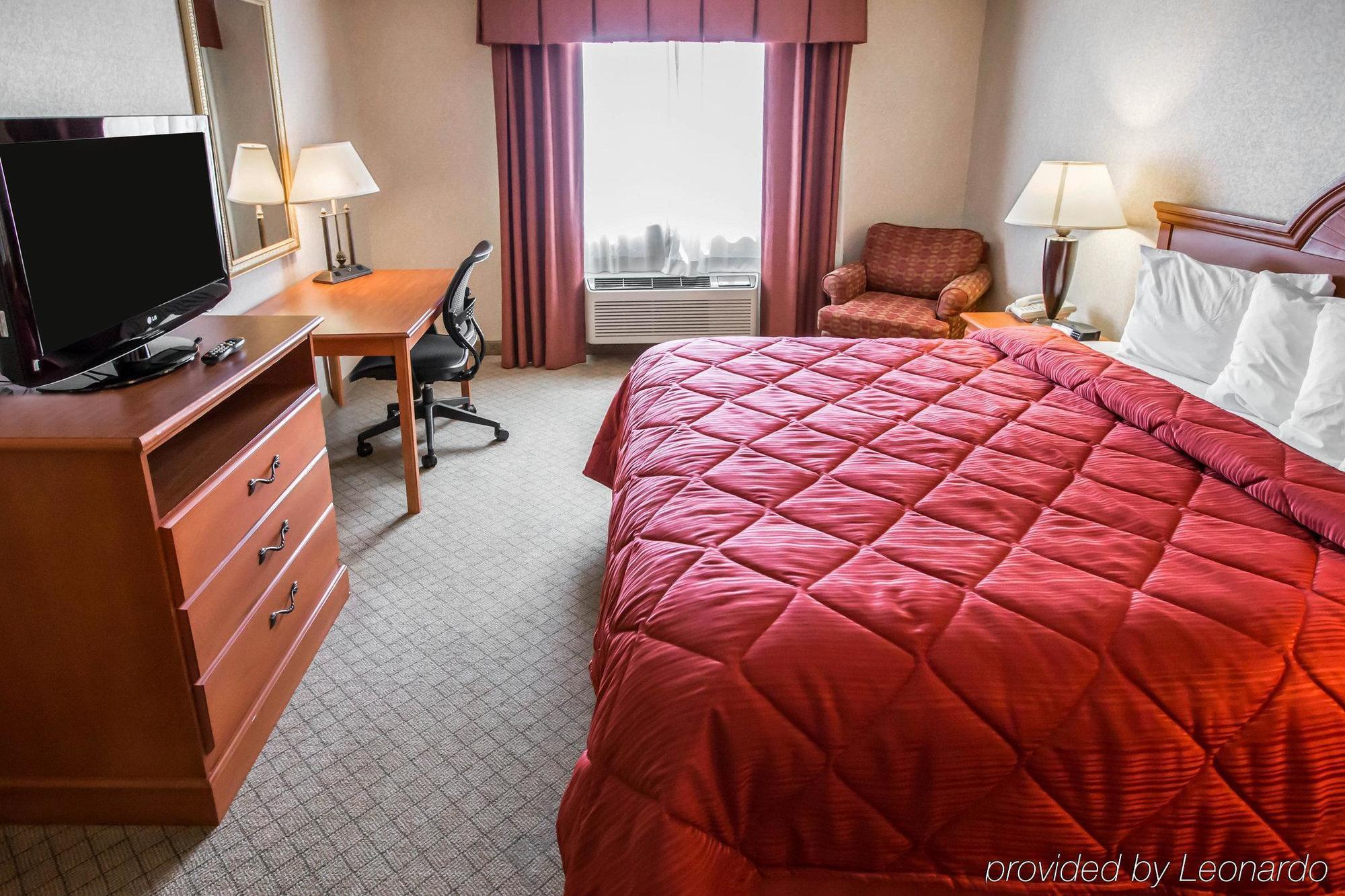Quality Inn & Suites Woodstock Near Lake Geneva מראה חיצוני תמונה