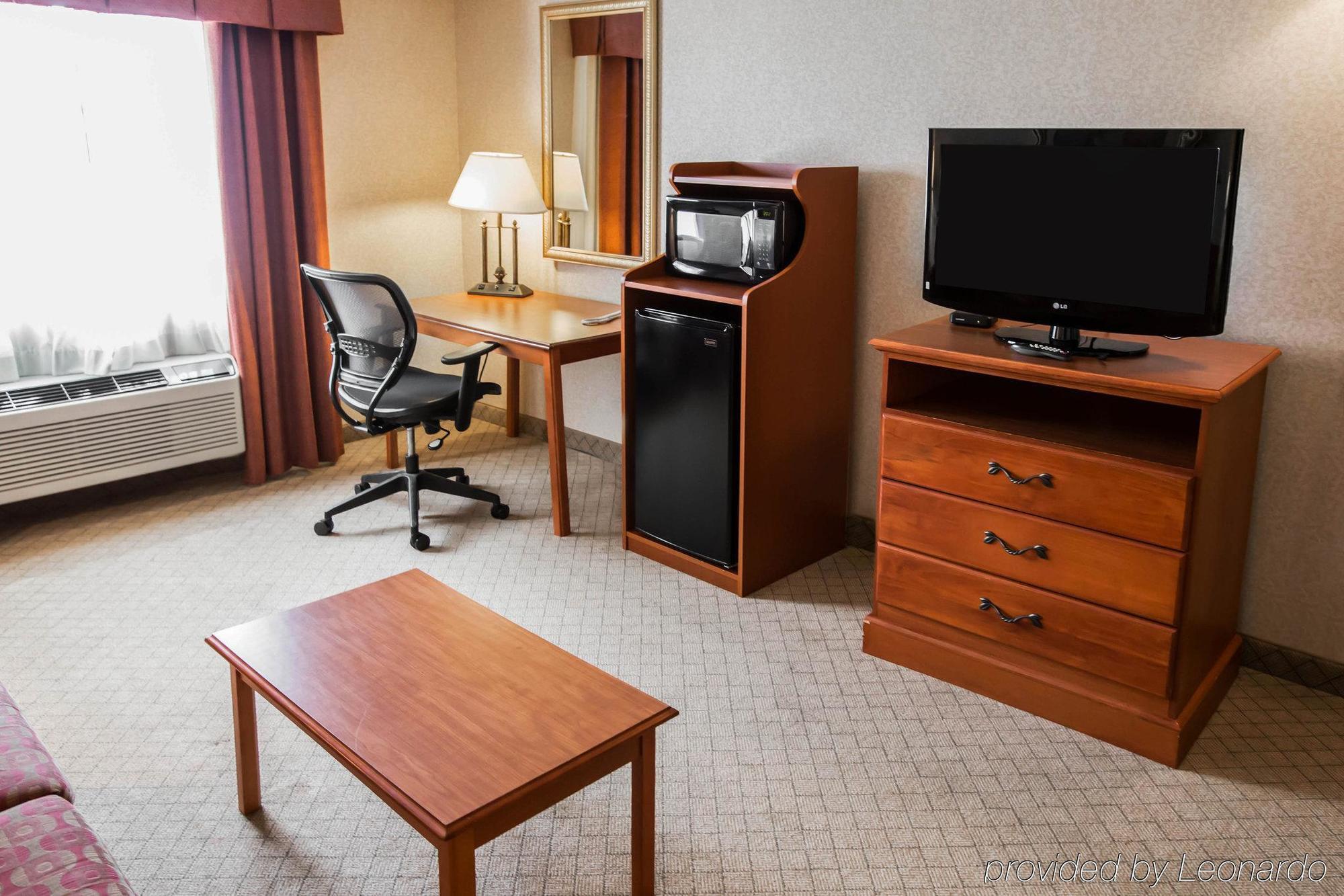 Quality Inn & Suites Woodstock Near Lake Geneva מראה חיצוני תמונה