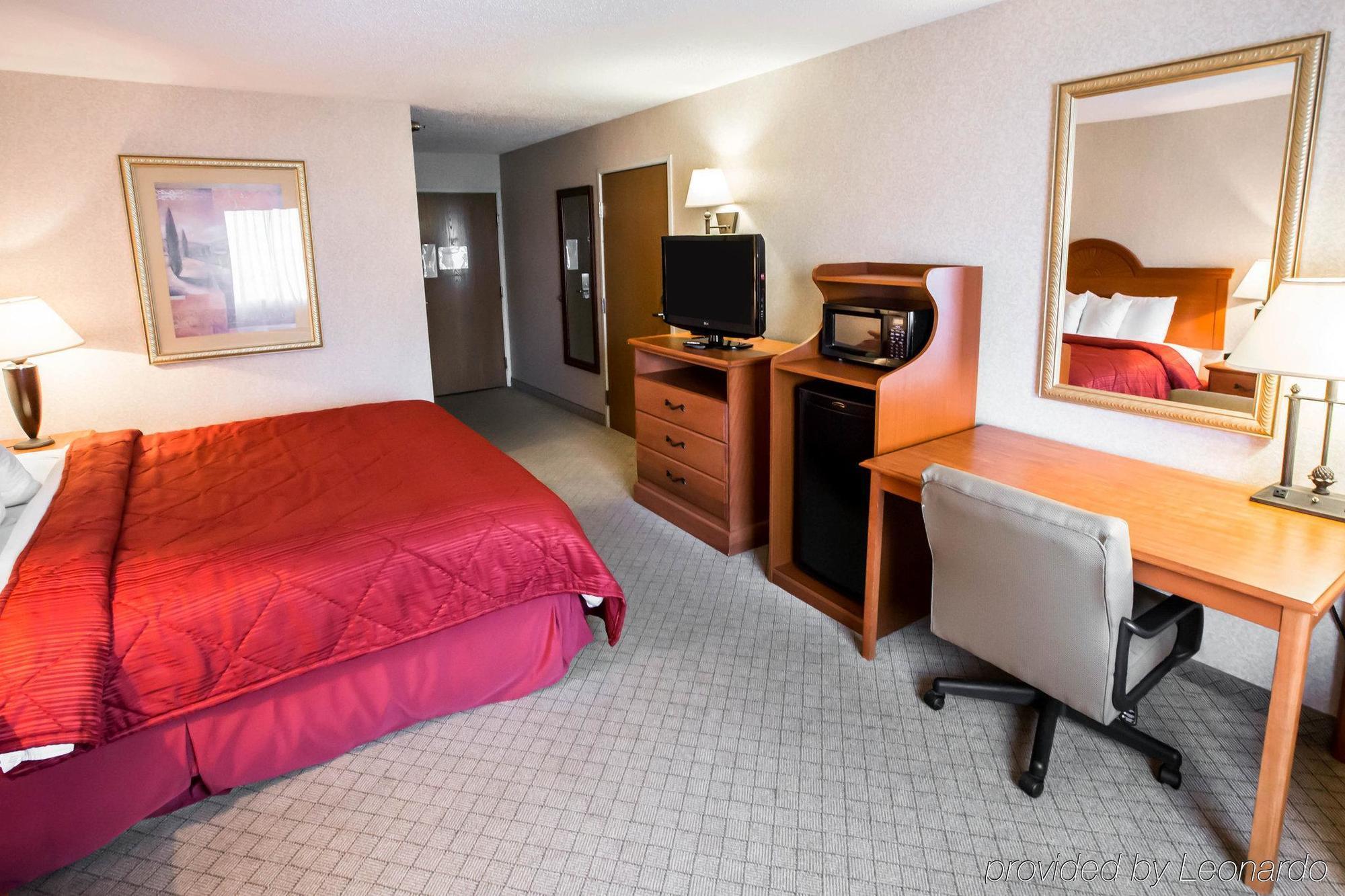 Quality Inn & Suites Woodstock Near Lake Geneva מראה חיצוני תמונה