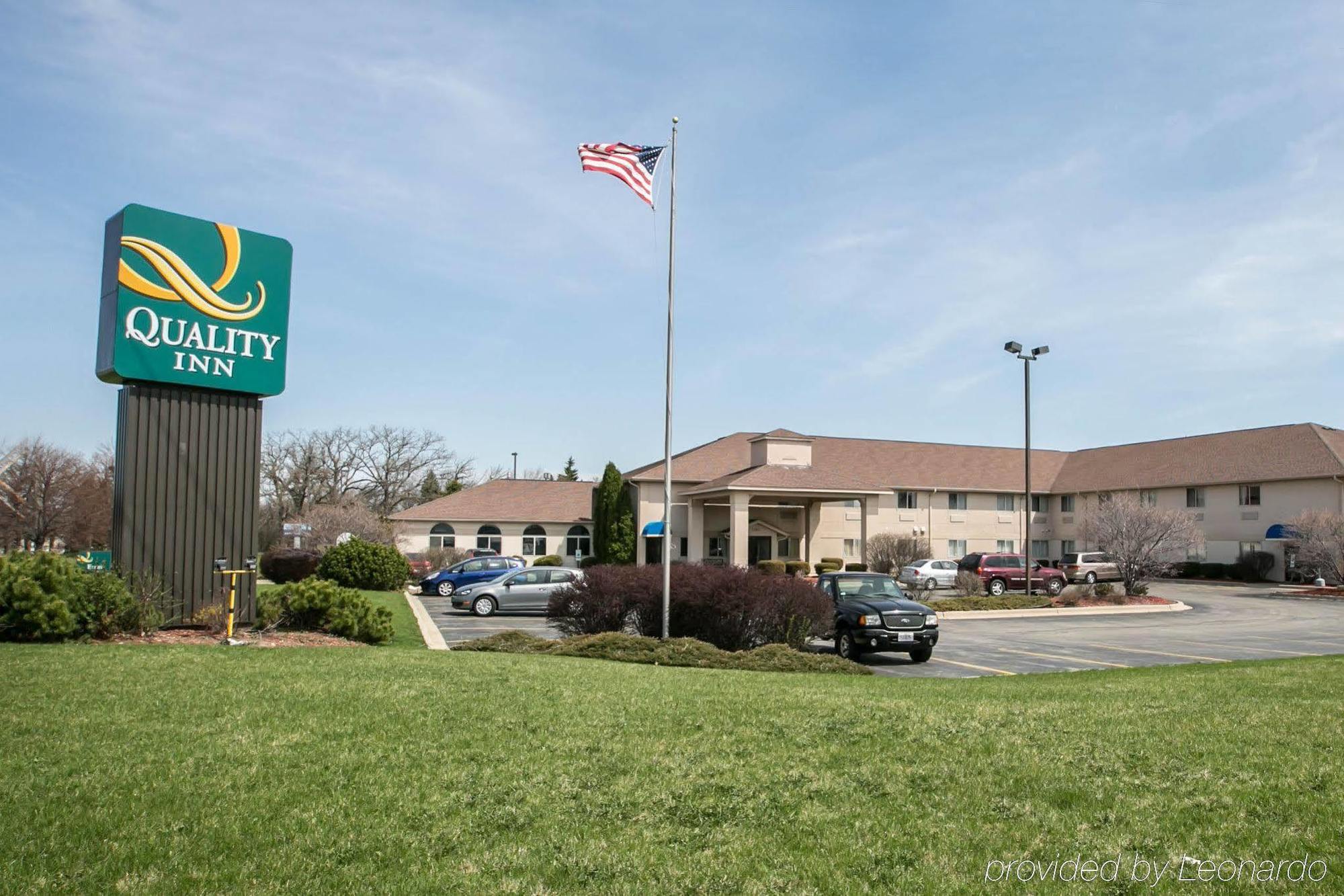 Quality Inn & Suites Woodstock Near Lake Geneva מראה חיצוני תמונה