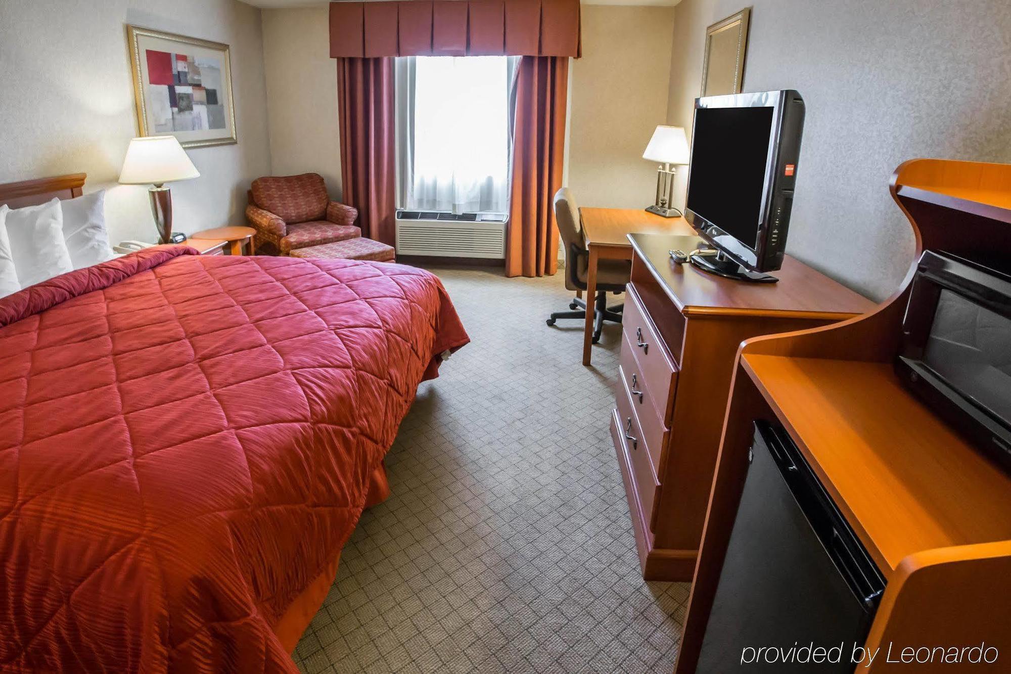 Quality Inn & Suites Woodstock Near Lake Geneva מראה חיצוני תמונה