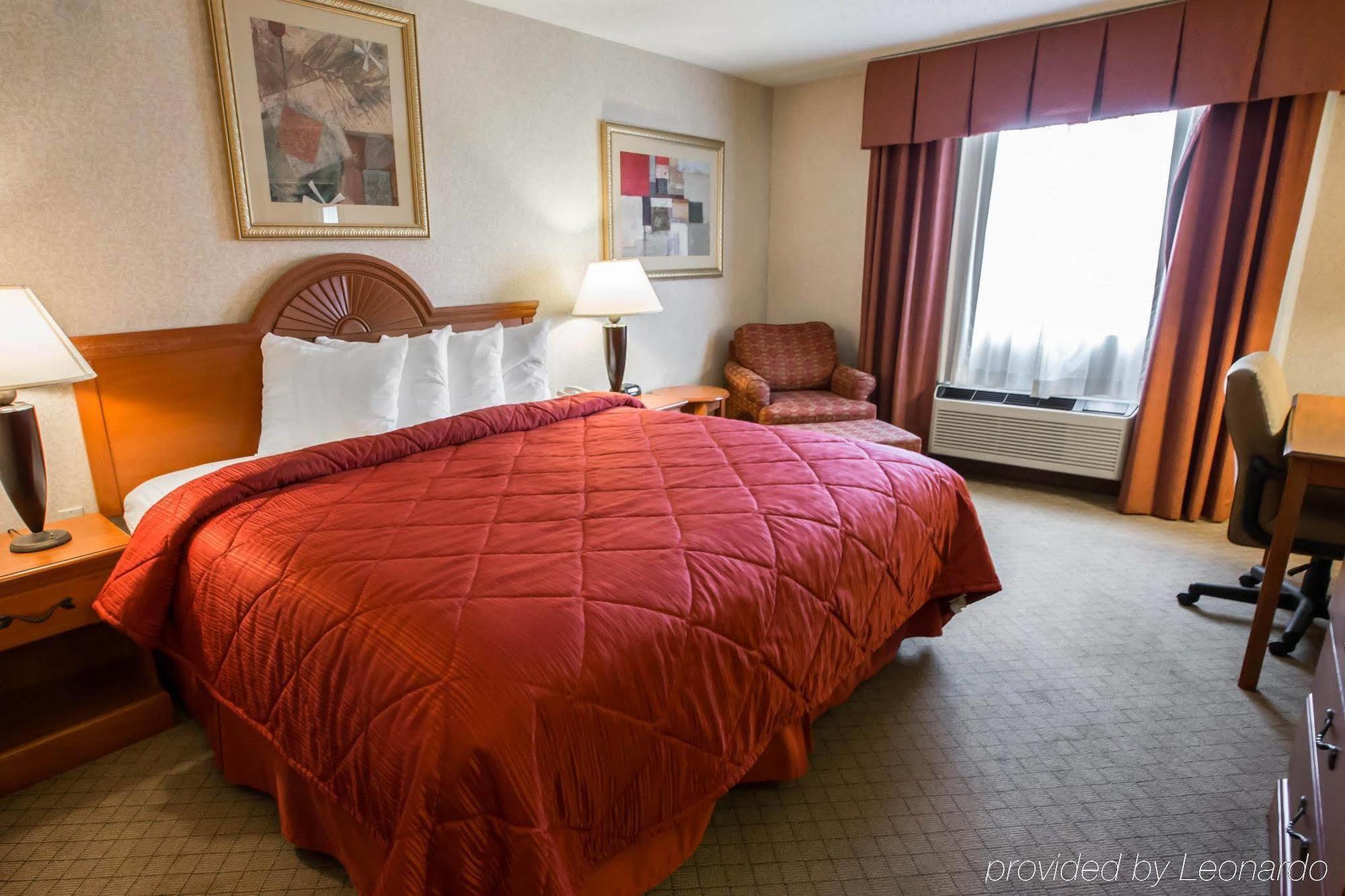 Quality Inn & Suites Woodstock Near Lake Geneva מראה חיצוני תמונה