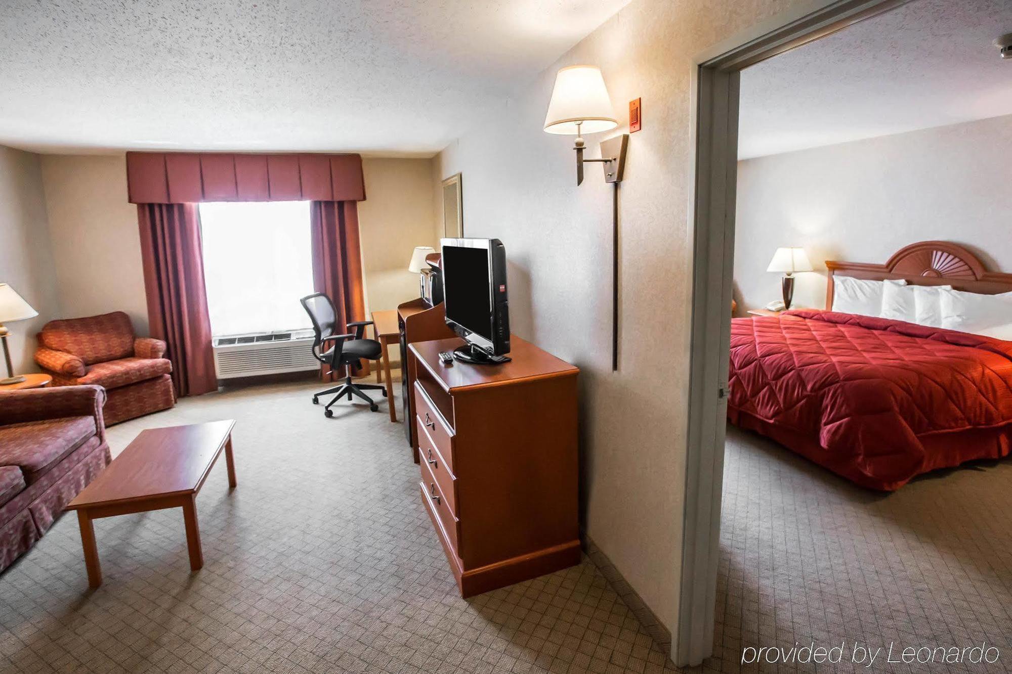 Quality Inn & Suites Woodstock Near Lake Geneva מראה חיצוני תמונה
