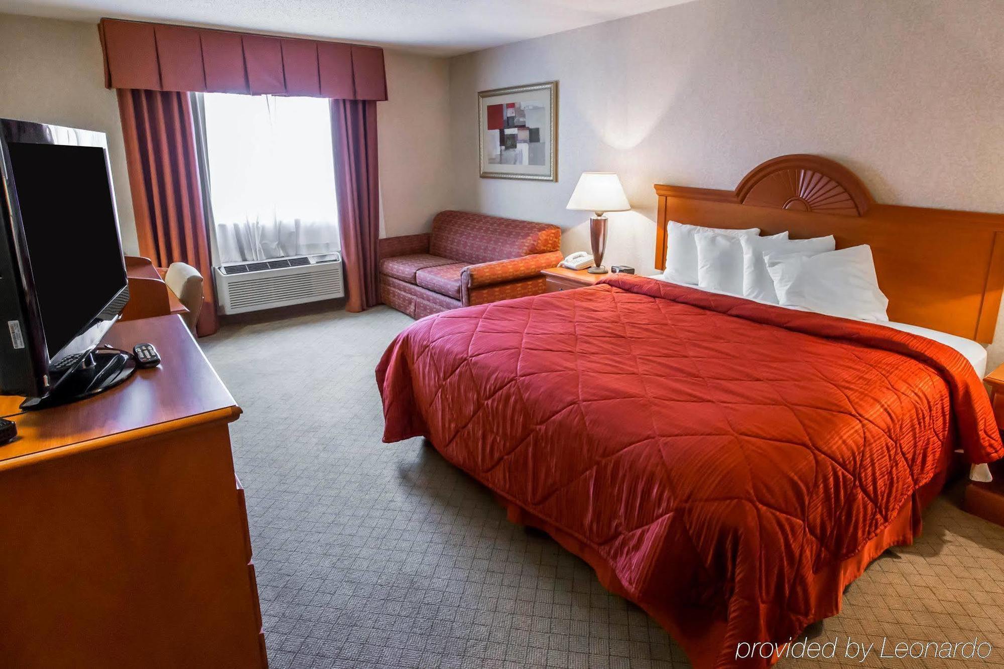 Quality Inn & Suites Woodstock Near Lake Geneva מראה חיצוני תמונה