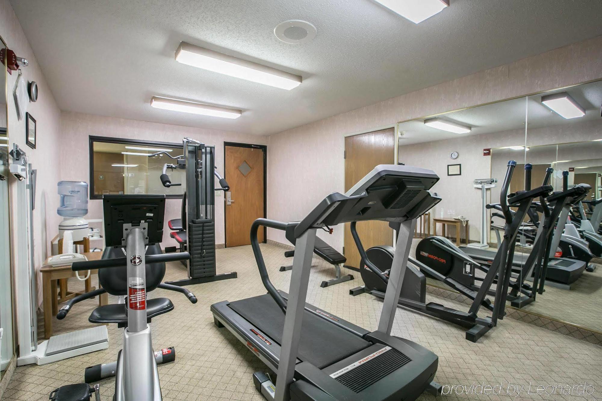 Quality Inn & Suites Woodstock Near Lake Geneva מראה חיצוני תמונה