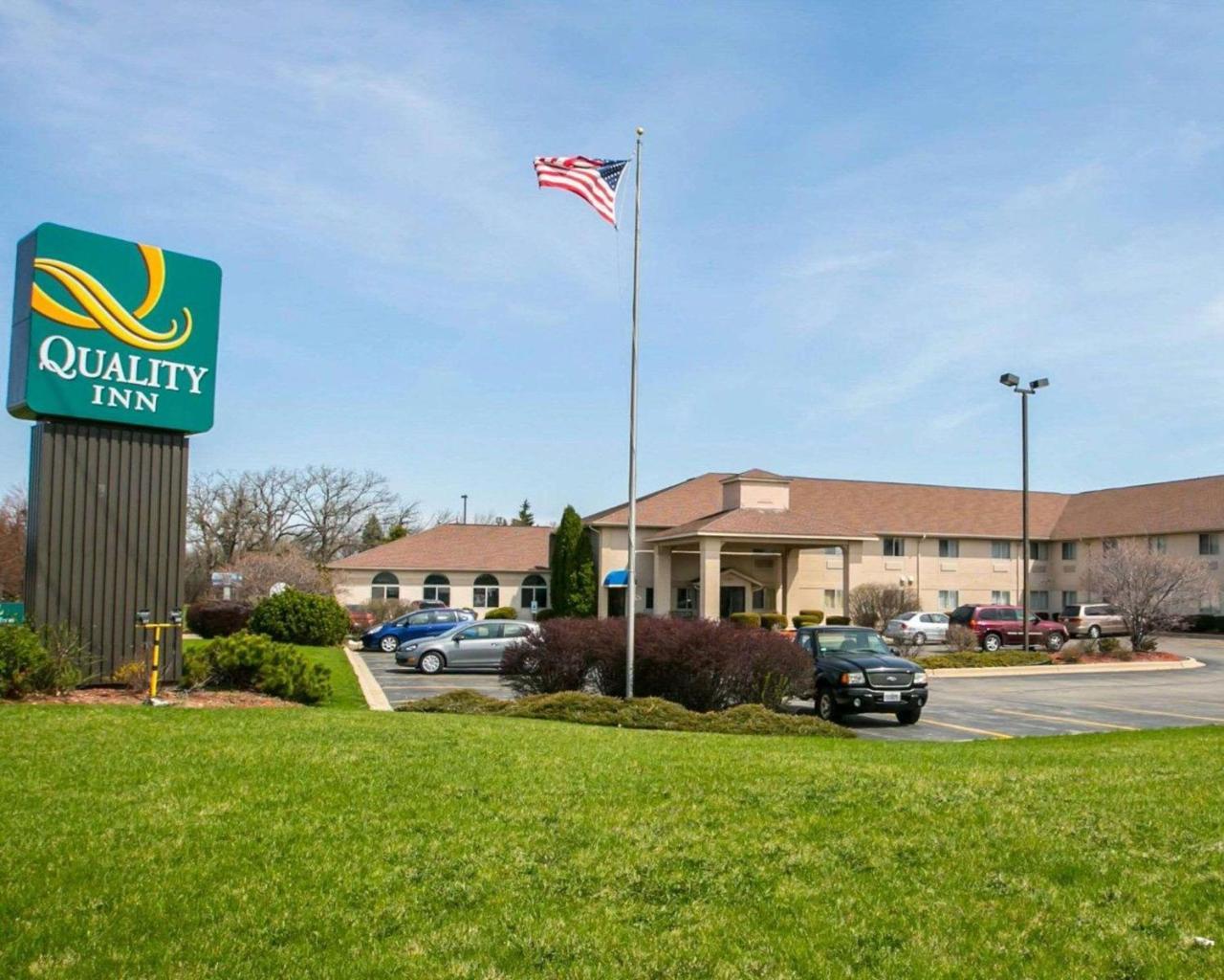 Quality Inn & Suites Woodstock Near Lake Geneva מראה חיצוני תמונה