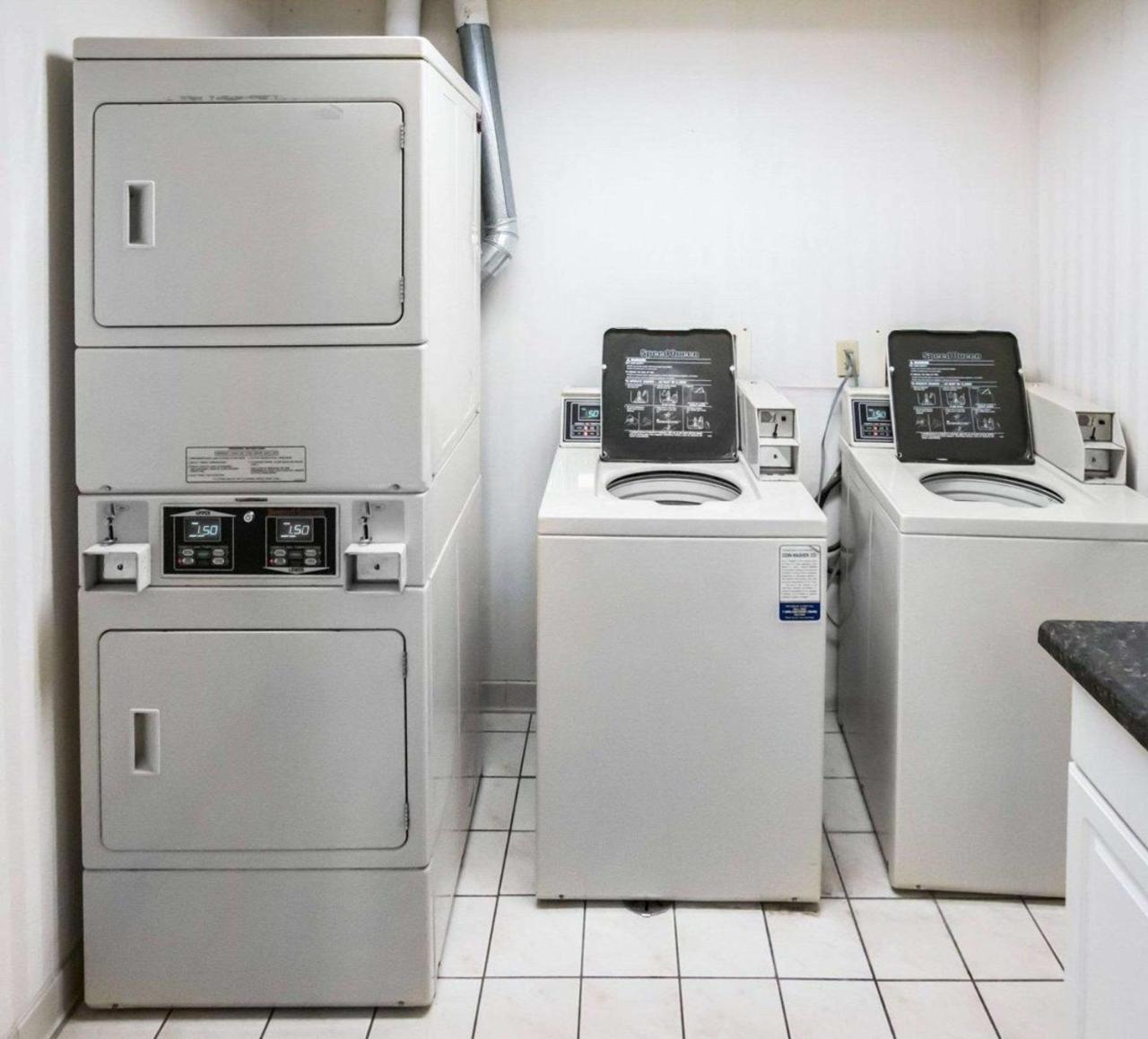 Quality Inn & Suites Woodstock Near Lake Geneva מראה חיצוני תמונה