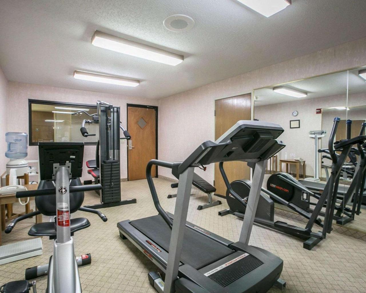 Quality Inn & Suites Woodstock Near Lake Geneva מראה חיצוני תמונה