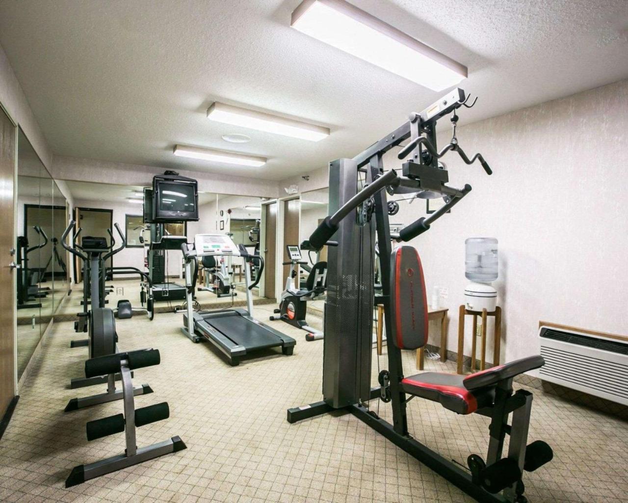 Quality Inn & Suites Woodstock Near Lake Geneva מראה חיצוני תמונה